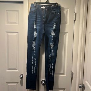 NWT Fashion Nova jeans in excellent condition junior size